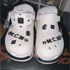 MCM x CROCS Mega Crush Clog w/ Belt Bag Bracelet SIZE 7M/9W